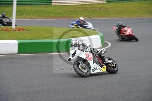 Mallory park Leicestershire;Mallory park photographs;Motorcycle action photographs;Trackday digital images;event digital images;eventdigitalimages;mallory park;no limits trackday;peter wileman photography;trackday;trackday photos