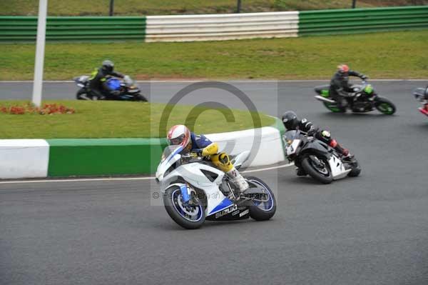 Mallory park Leicestershire;Mallory park photographs;Motorcycle action photographs;Trackday digital images;event digital images;eventdigitalimages;mallory park;no limits trackday;peter wileman photography;trackday;trackday photos