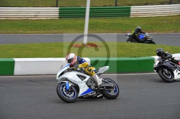 Mallory park Leicestershire;Mallory park photographs;Motorcycle action photographs;Trackday digital images;event digital images;eventdigitalimages;mallory park;no limits trackday;peter wileman photography;trackday;trackday photos