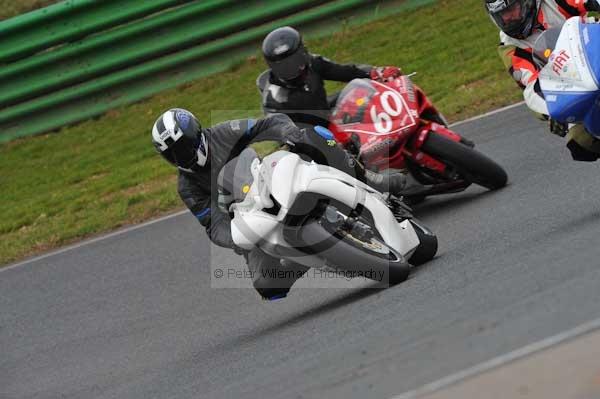 Mallory park Leicestershire;Mallory park photographs;Motorcycle action photographs;Trackday digital images;event digital images;eventdigitalimages;mallory park;no limits trackday;peter wileman photography;trackday;trackday photos