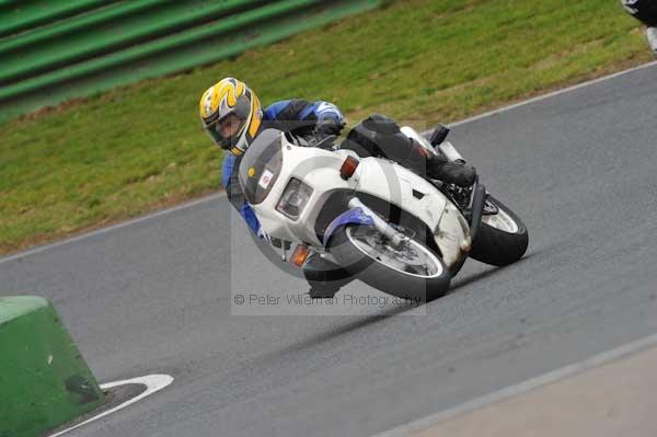 Mallory park Leicestershire;Mallory park photographs;Motorcycle action photographs;Trackday digital images;event digital images;eventdigitalimages;mallory park;no limits trackday;peter wileman photography;trackday;trackday photos