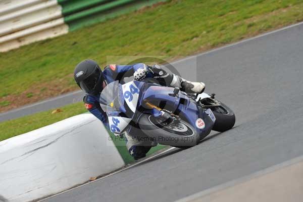 Mallory park Leicestershire;Mallory park photographs;Motorcycle action photographs;Trackday digital images;event digital images;eventdigitalimages;mallory park;no limits trackday;peter wileman photography;trackday;trackday photos