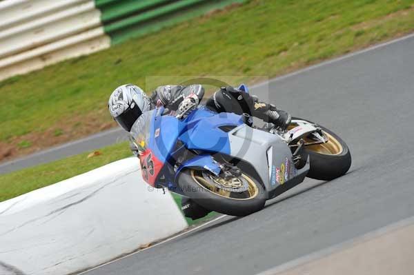 Mallory park Leicestershire;Mallory park photographs;Motorcycle action photographs;Trackday digital images;event digital images;eventdigitalimages;mallory park;no limits trackday;peter wileman photography;trackday;trackday photos