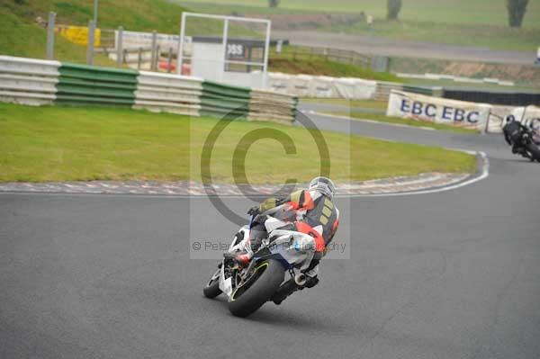 Mallory park Leicestershire;Mallory park photographs;Motorcycle action photographs;Trackday digital images;event digital images;eventdigitalimages;mallory park;no limits trackday;peter wileman photography;trackday;trackday photos