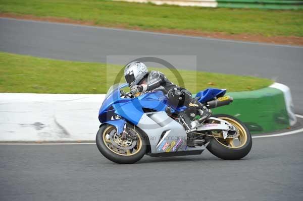 Mallory park Leicestershire;Mallory park photographs;Motorcycle action photographs;Trackday digital images;event digital images;eventdigitalimages;mallory park;no limits trackday;peter wileman photography;trackday;trackday photos