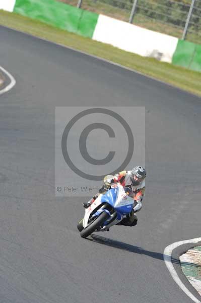 Mallory park Leicestershire;Mallory park photographs;Motorcycle action photographs;Trackday digital images;event digital images;eventdigitalimages;mallory park;no limits trackday;peter wileman photography;trackday;trackday photos