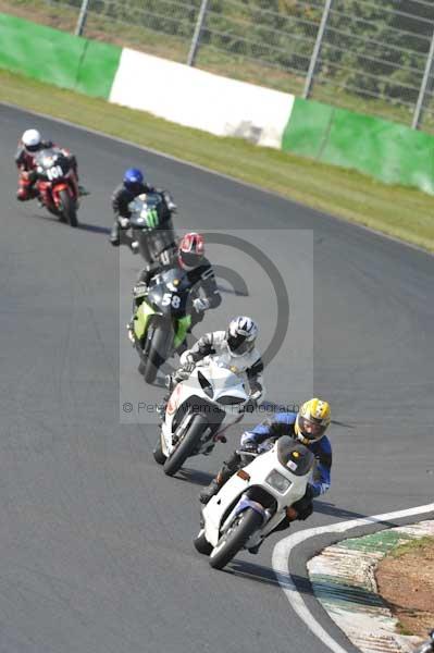 Mallory park Leicestershire;Mallory park photographs;Motorcycle action photographs;Trackday digital images;event digital images;eventdigitalimages;mallory park;no limits trackday;peter wileman photography;trackday;trackday photos