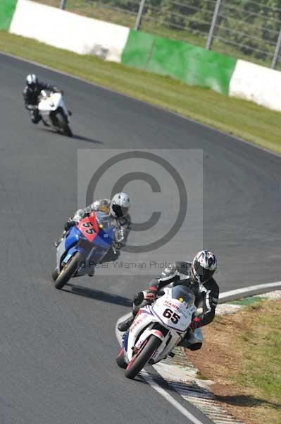 Mallory park Leicestershire;Mallory park photographs;Motorcycle action photographs;Trackday digital images;event digital images;eventdigitalimages;mallory park;no limits trackday;peter wileman photography;trackday;trackday photos