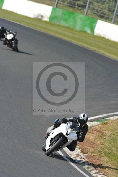 Mallory park Leicestershire;Mallory park photographs;Motorcycle action photographs;Trackday digital images;event digital images;eventdigitalimages;mallory park;no limits trackday;peter wileman photography;trackday;trackday photos