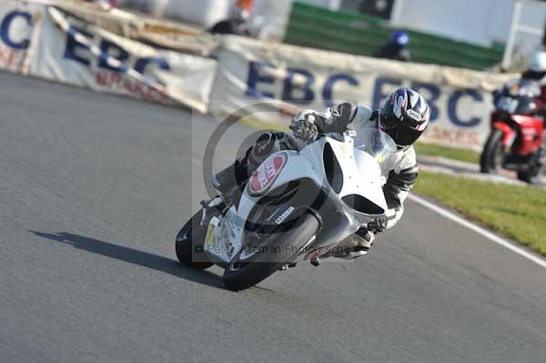 Mallory park Leicestershire;Mallory park photographs;Motorcycle action photographs;Trackday digital images;event digital images;eventdigitalimages;mallory park;no limits trackday;peter wileman photography;trackday;trackday photos