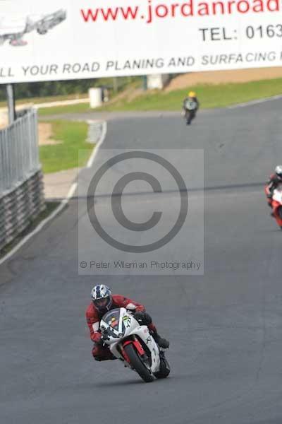 Mallory park Leicestershire;Mallory park photographs;Motorcycle action photographs;Trackday digital images;event digital images;eventdigitalimages;mallory park;no limits trackday;peter wileman photography;trackday;trackday photos