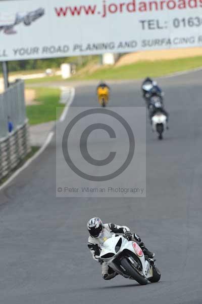 Mallory park Leicestershire;Mallory park photographs;Motorcycle action photographs;Trackday digital images;event digital images;eventdigitalimages;mallory park;no limits trackday;peter wileman photography;trackday;trackday photos