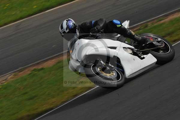 Mallory park Leicestershire;Mallory park photographs;Motorcycle action photographs;Trackday digital images;event digital images;eventdigitalimages;mallory park;no limits trackday;peter wileman photography;trackday;trackday photos