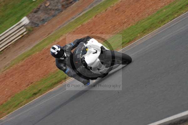 Mallory park Leicestershire;Mallory park photographs;Motorcycle action photographs;Trackday digital images;event digital images;eventdigitalimages;mallory park;no limits trackday;peter wileman photography;trackday;trackday photos