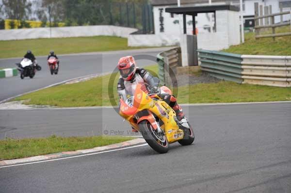 Mallory park Leicestershire;Mallory park photographs;Motorcycle action photographs;Trackday digital images;event digital images;eventdigitalimages;mallory park;no limits trackday;peter wileman photography;trackday;trackday photos