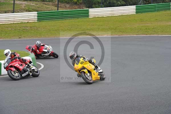 Mallory park Leicestershire;Mallory park photographs;Motorcycle action photographs;Trackday digital images;event digital images;eventdigitalimages;mallory park;no limits trackday;peter wileman photography;trackday;trackday photos