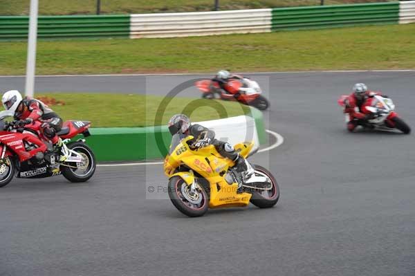 Mallory park Leicestershire;Mallory park photographs;Motorcycle action photographs;Trackday digital images;event digital images;eventdigitalimages;mallory park;no limits trackday;peter wileman photography;trackday;trackday photos