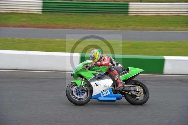 Mallory park Leicestershire;Mallory park photographs;Motorcycle action photographs;Trackday digital images;event digital images;eventdigitalimages;mallory park;no limits trackday;peter wileman photography;trackday;trackday photos