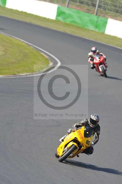 Mallory park Leicestershire;Mallory park photographs;Motorcycle action photographs;Trackday digital images;event digital images;eventdigitalimages;mallory park;no limits trackday;peter wileman photography;trackday;trackday photos