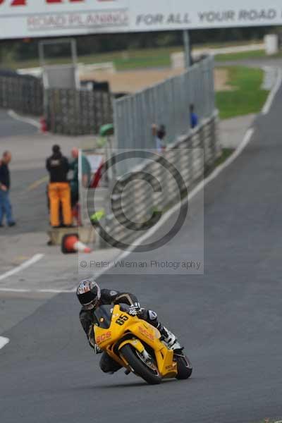 Mallory park Leicestershire;Mallory park photographs;Motorcycle action photographs;Trackday digital images;event digital images;eventdigitalimages;mallory park;no limits trackday;peter wileman photography;trackday;trackday photos