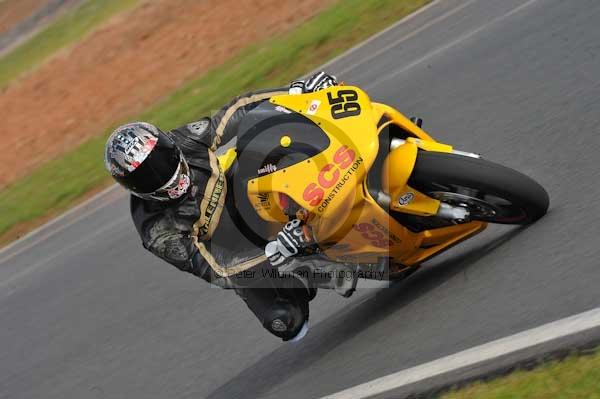 Mallory park Leicestershire;Mallory park photographs;Motorcycle action photographs;Trackday digital images;event digital images;eventdigitalimages;mallory park;no limits trackday;peter wileman photography;trackday;trackday photos