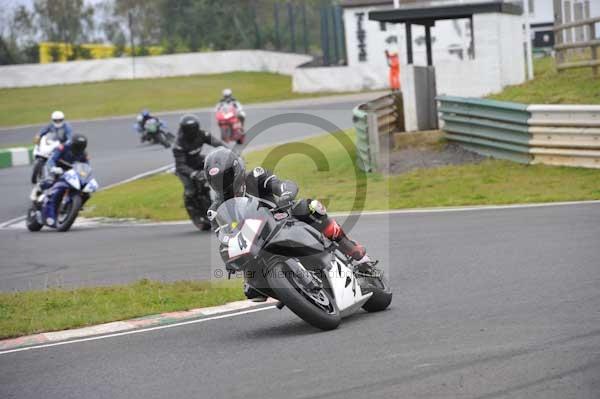 Mallory park Leicestershire;Mallory park photographs;Motorcycle action photographs;Trackday digital images;event digital images;eventdigitalimages;mallory park;no limits trackday;peter wileman photography;trackday;trackday photos