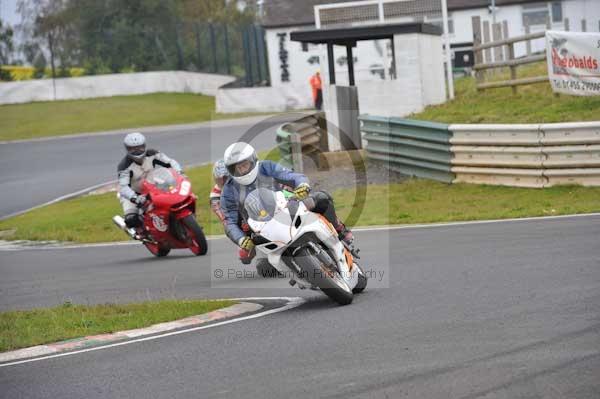 Mallory park Leicestershire;Mallory park photographs;Motorcycle action photographs;Trackday digital images;event digital images;eventdigitalimages;mallory park;no limits trackday;peter wileman photography;trackday;trackday photos