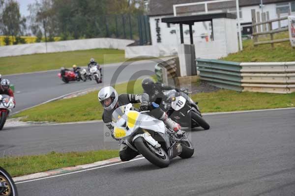 Mallory park Leicestershire;Mallory park photographs;Motorcycle action photographs;Trackday digital images;event digital images;eventdigitalimages;mallory park;no limits trackday;peter wileman photography;trackday;trackday photos