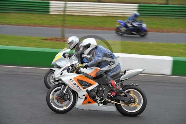 Mallory park Leicestershire;Mallory park photographs;Motorcycle action photographs;Trackday digital images;event digital images;eventdigitalimages;mallory park;no limits trackday;peter wileman photography;trackday;trackday photos