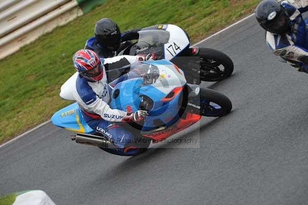 Mallory park Leicestershire;Mallory park photographs;Motorcycle action photographs;Trackday digital images;event digital images;eventdigitalimages;mallory park;no limits trackday;peter wileman photography;trackday;trackday photos