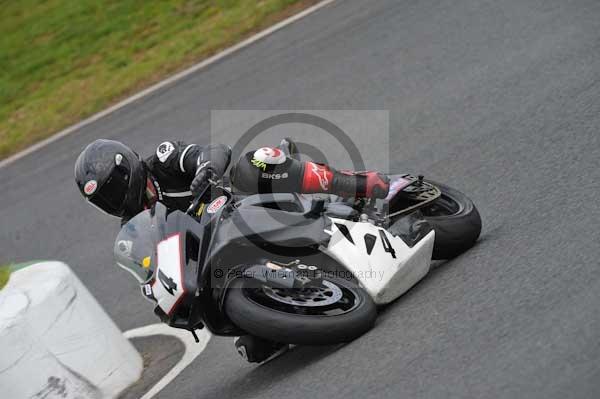 Mallory park Leicestershire;Mallory park photographs;Motorcycle action photographs;Trackday digital images;event digital images;eventdigitalimages;mallory park;no limits trackday;peter wileman photography;trackday;trackday photos