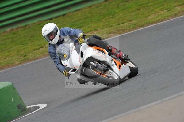 Mallory park Leicestershire;Mallory park photographs;Motorcycle action photographs;Trackday digital images;event digital images;eventdigitalimages;mallory park;no limits trackday;peter wileman photography;trackday;trackday photos