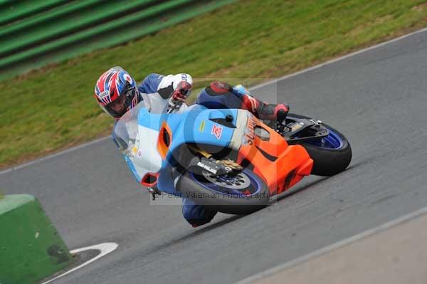 Mallory park Leicestershire;Mallory park photographs;Motorcycle action photographs;Trackday digital images;event digital images;eventdigitalimages;mallory park;no limits trackday;peter wileman photography;trackday;trackday photos