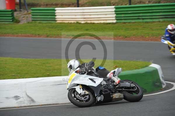 Mallory park Leicestershire;Mallory park photographs;Motorcycle action photographs;Trackday digital images;event digital images;eventdigitalimages;mallory park;no limits trackday;peter wileman photography;trackday;trackday photos