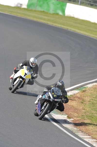 Mallory park Leicestershire;Mallory park photographs;Motorcycle action photographs;Trackday digital images;event digital images;eventdigitalimages;mallory park;no limits trackday;peter wileman photography;trackday;trackday photos