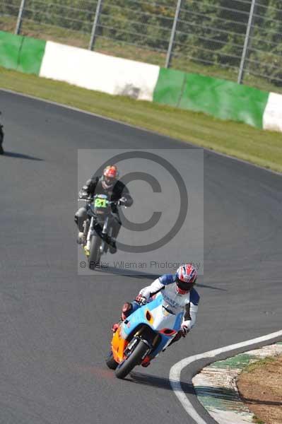 Mallory park Leicestershire;Mallory park photographs;Motorcycle action photographs;Trackday digital images;event digital images;eventdigitalimages;mallory park;no limits trackday;peter wileman photography;trackday;trackday photos