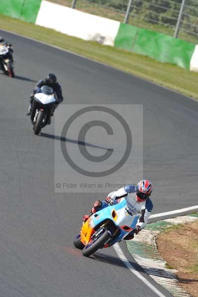 Mallory park Leicestershire;Mallory park photographs;Motorcycle action photographs;Trackday digital images;event digital images;eventdigitalimages;mallory park;no limits trackday;peter wileman photography;trackday;trackday photos