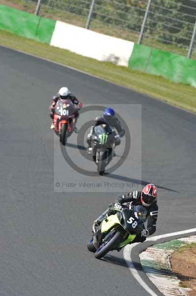 Mallory park Leicestershire;Mallory park photographs;Motorcycle action photographs;Trackday digital images;event digital images;eventdigitalimages;mallory park;no limits trackday;peter wileman photography;trackday;trackday photos