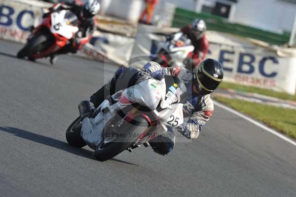 Mallory park Leicestershire;Mallory park photographs;Motorcycle action photographs;Trackday digital images;event digital images;eventdigitalimages;mallory park;no limits trackday;peter wileman photography;trackday;trackday photos