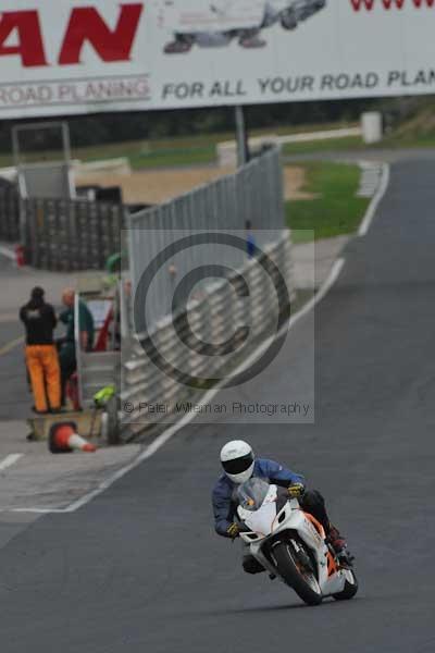 Mallory park Leicestershire;Mallory park photographs;Motorcycle action photographs;Trackday digital images;event digital images;eventdigitalimages;mallory park;no limits trackday;peter wileman photography;trackday;trackday photos