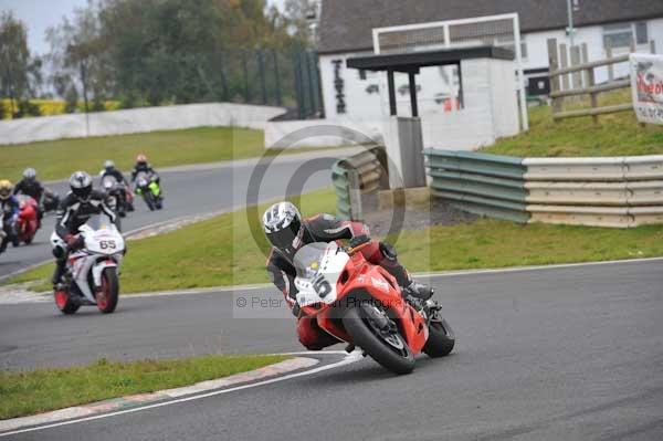 Mallory park Leicestershire;Mallory park photographs;Motorcycle action photographs;Trackday digital images;event digital images;eventdigitalimages;mallory park;no limits trackday;peter wileman photography;trackday;trackday photos