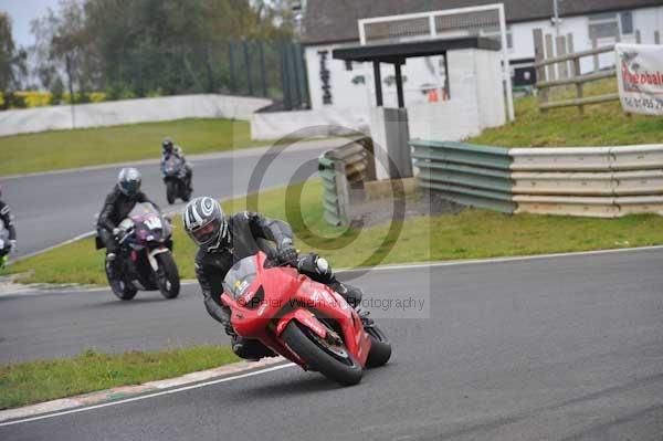 Mallory park Leicestershire;Mallory park photographs;Motorcycle action photographs;Trackday digital images;event digital images;eventdigitalimages;mallory park;no limits trackday;peter wileman photography;trackday;trackday photos