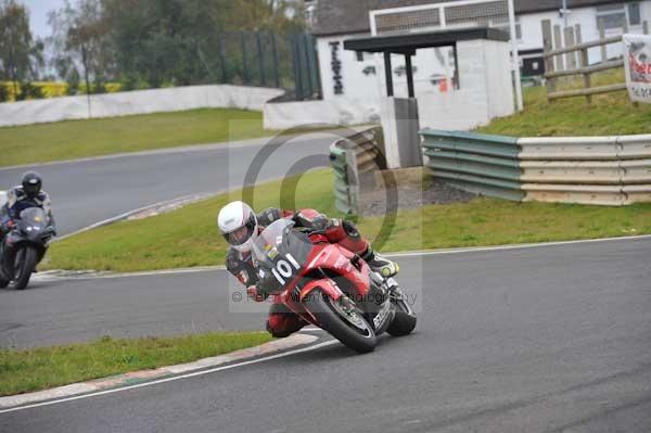 Mallory park Leicestershire;Mallory park photographs;Motorcycle action photographs;Trackday digital images;event digital images;eventdigitalimages;mallory park;no limits trackday;peter wileman photography;trackday;trackday photos