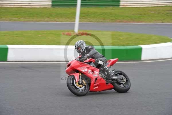 Mallory park Leicestershire;Mallory park photographs;Motorcycle action photographs;Trackday digital images;event digital images;eventdigitalimages;mallory park;no limits trackday;peter wileman photography;trackday;trackday photos