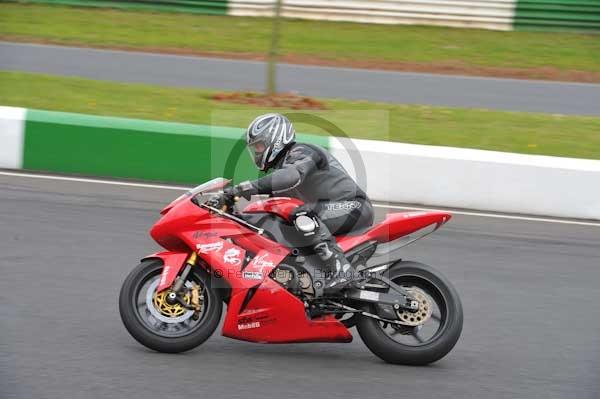 Mallory park Leicestershire;Mallory park photographs;Motorcycle action photographs;Trackday digital images;event digital images;eventdigitalimages;mallory park;no limits trackday;peter wileman photography;trackday;trackday photos