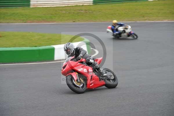 Mallory park Leicestershire;Mallory park photographs;Motorcycle action photographs;Trackday digital images;event digital images;eventdigitalimages;mallory park;no limits trackday;peter wileman photography;trackday;trackday photos