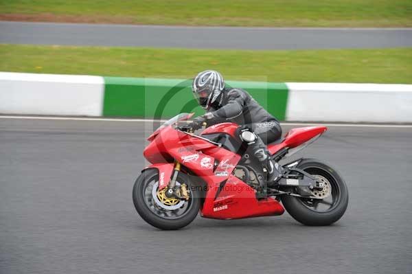 Mallory park Leicestershire;Mallory park photographs;Motorcycle action photographs;Trackday digital images;event digital images;eventdigitalimages;mallory park;no limits trackday;peter wileman photography;trackday;trackday photos