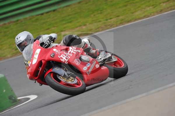 Mallory park Leicestershire;Mallory park photographs;Motorcycle action photographs;Trackday digital images;event digital images;eventdigitalimages;mallory park;no limits trackday;peter wileman photography;trackday;trackday photos