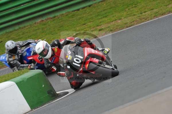 Mallory park Leicestershire;Mallory park photographs;Motorcycle action photographs;Trackday digital images;event digital images;eventdigitalimages;mallory park;no limits trackday;peter wileman photography;trackday;trackday photos