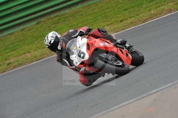 Mallory park Leicestershire;Mallory park photographs;Motorcycle action photographs;Trackday digital images;event digital images;eventdigitalimages;mallory park;no limits trackday;peter wileman photography;trackday;trackday photos